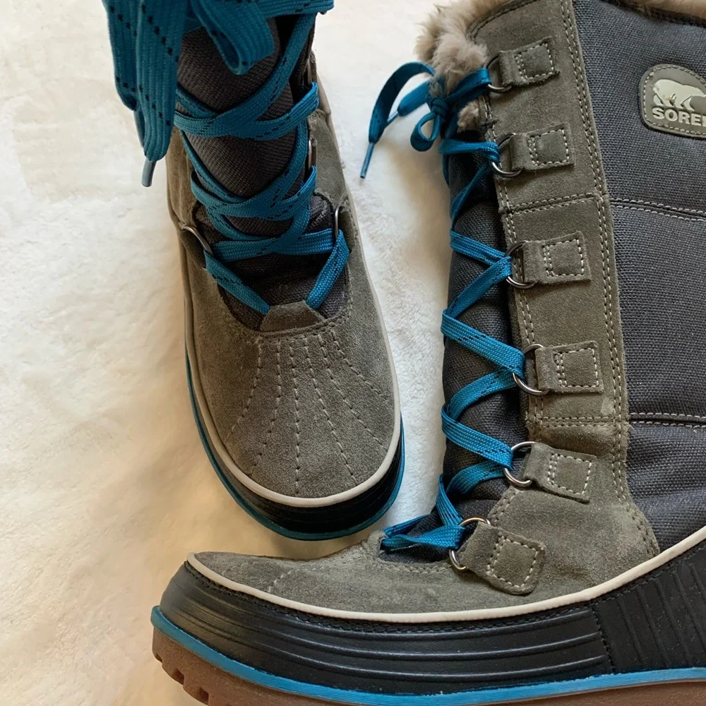 Women's Gray Winter Boots with Teal Laces